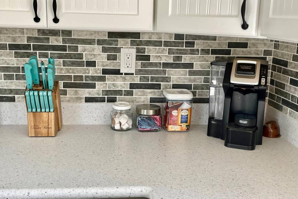 Newly Renovated Carriage House Near Town & Beaches Madison Eksteriør bilde