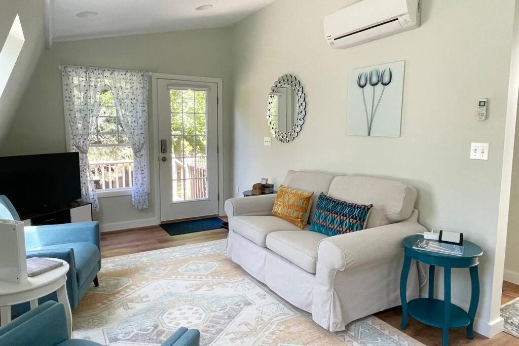 Newly Renovated Carriage House Near Town & Beaches Madison Eksteriør bilde